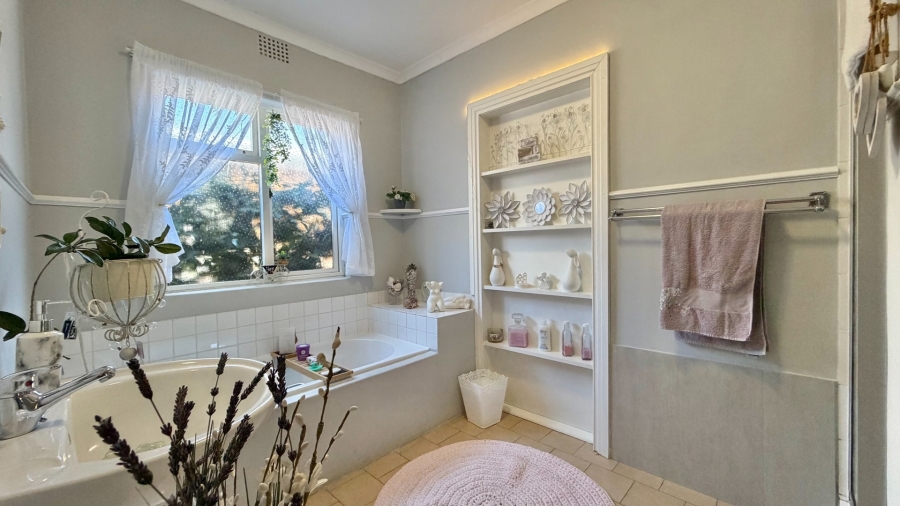 5 Bedroom Property for Sale in Winslow Western Cape